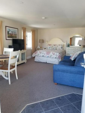 Riverside with balcony Sheepscot Harbour Vacation Club Studio #215